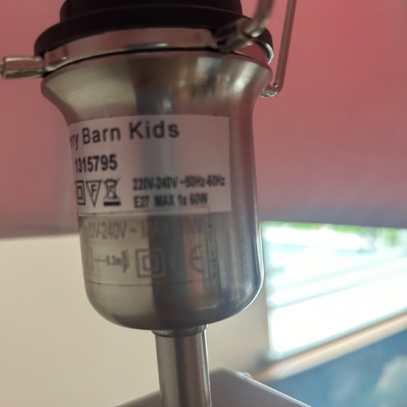 Pottery barn table lamp - Picture 3 of 3